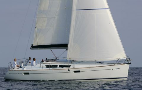 Sail boat FOR CHARTER, year 2007 brand Jeanneau and model 39i Sun Odyssey Performance, available in Real Club Náutico de Vigo Vigo Pontevedra España